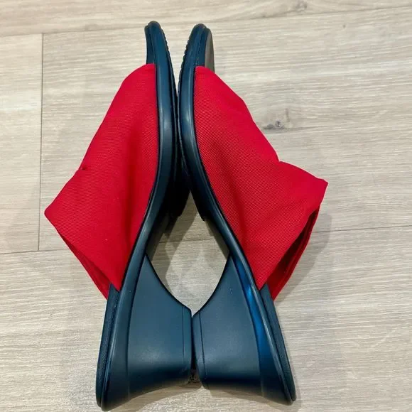 Munro 'Traci' Mule Sandals in Red Fabric - Women's size 7 - Picture 4 of 8